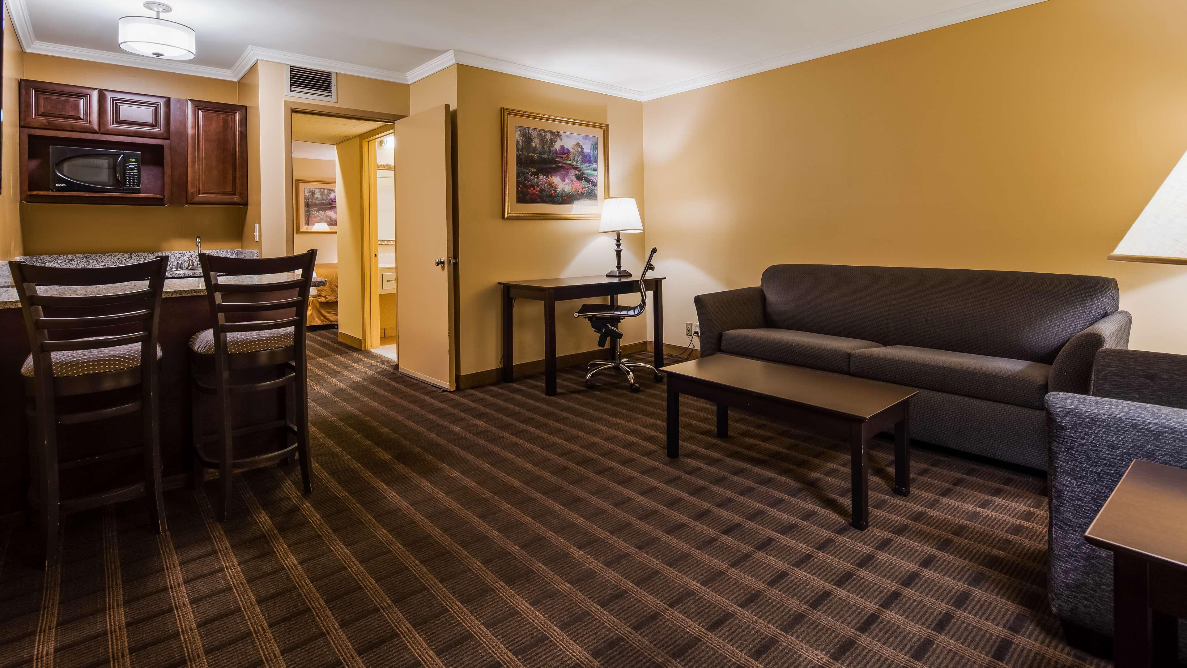Best Western Inn & Suites Онтарио Екстериор снимка