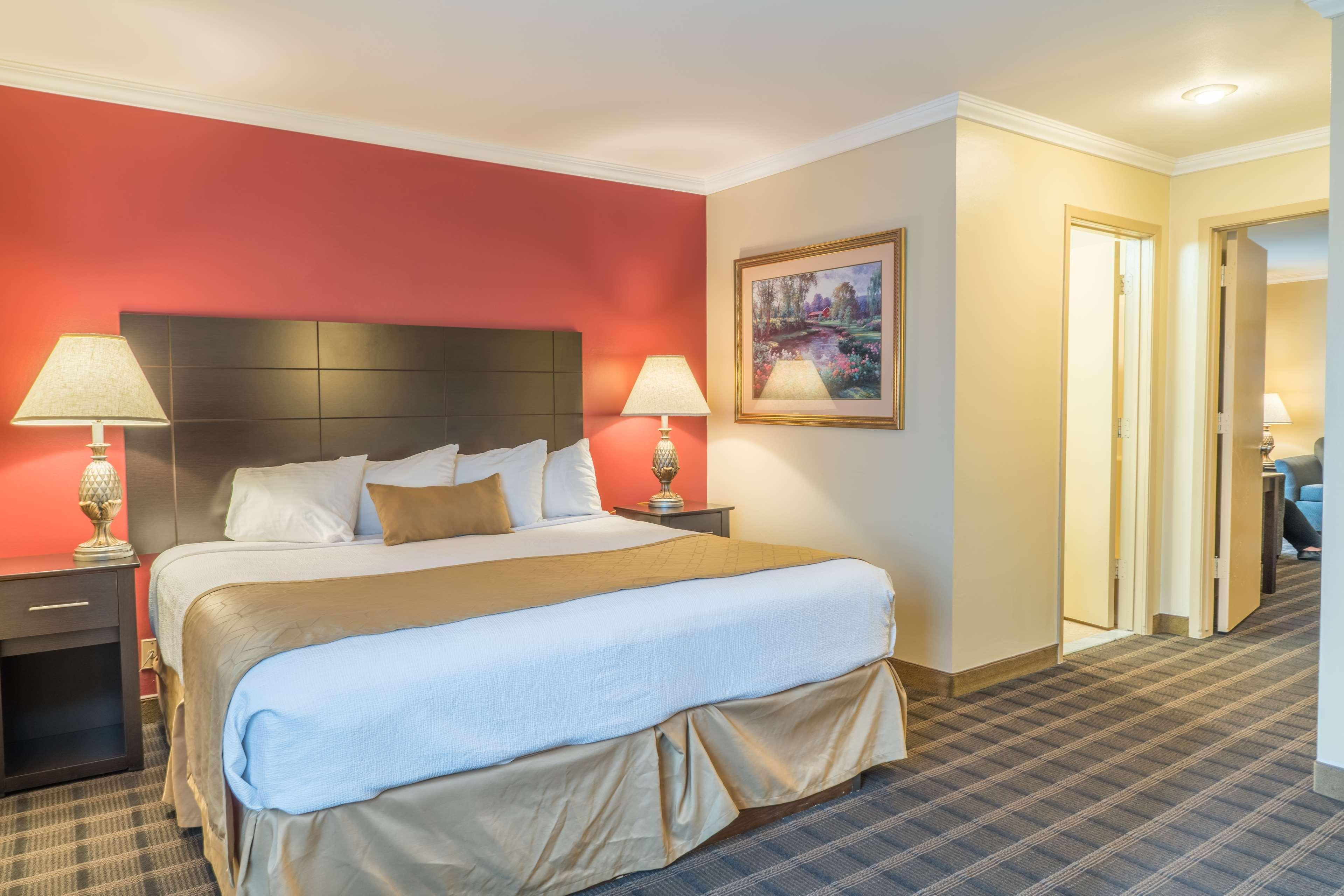 Best Western Inn & Suites Онтарио Екстериор снимка