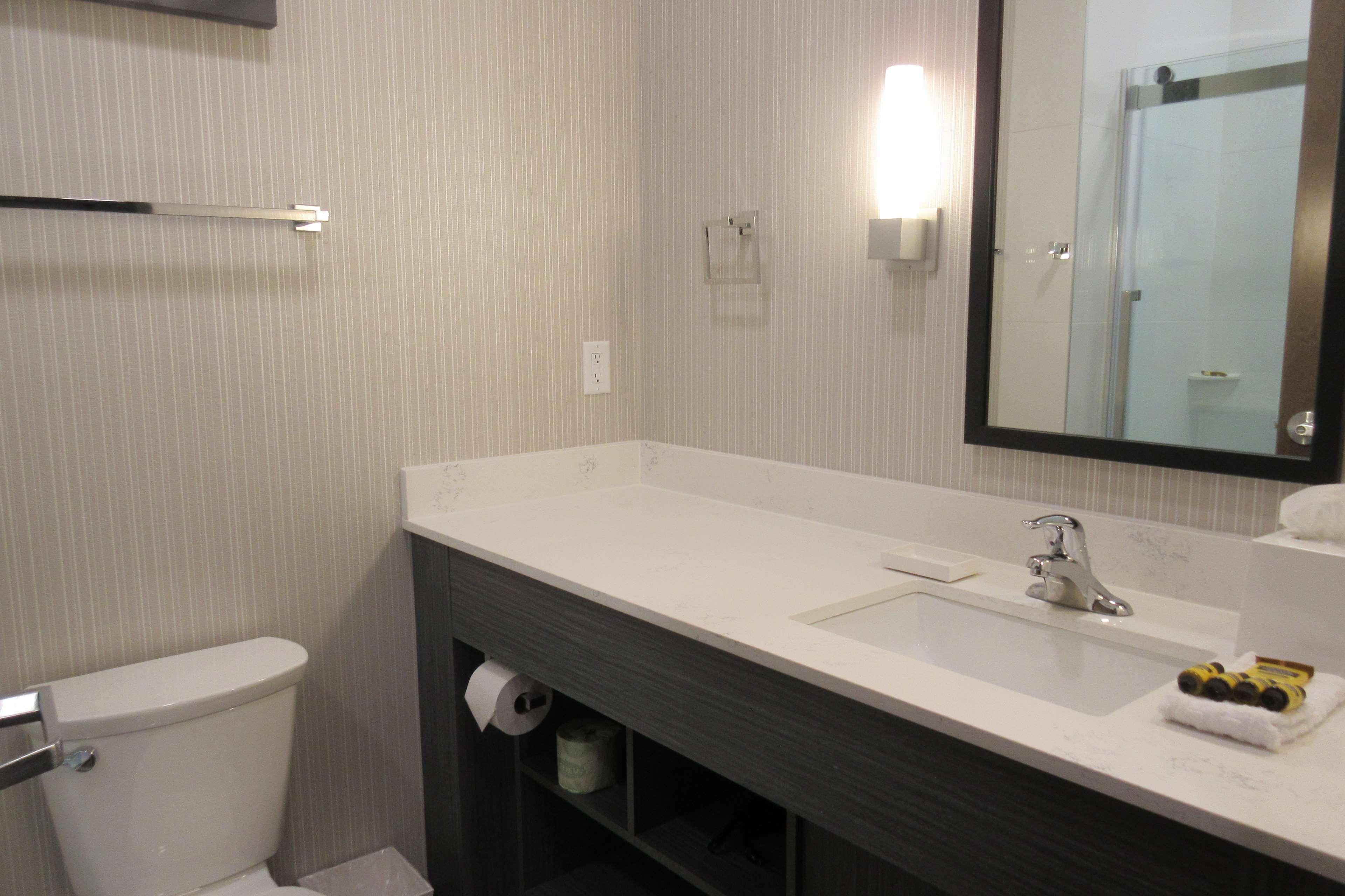 Best Western Inn & Suites Онтарио Екстериор снимка