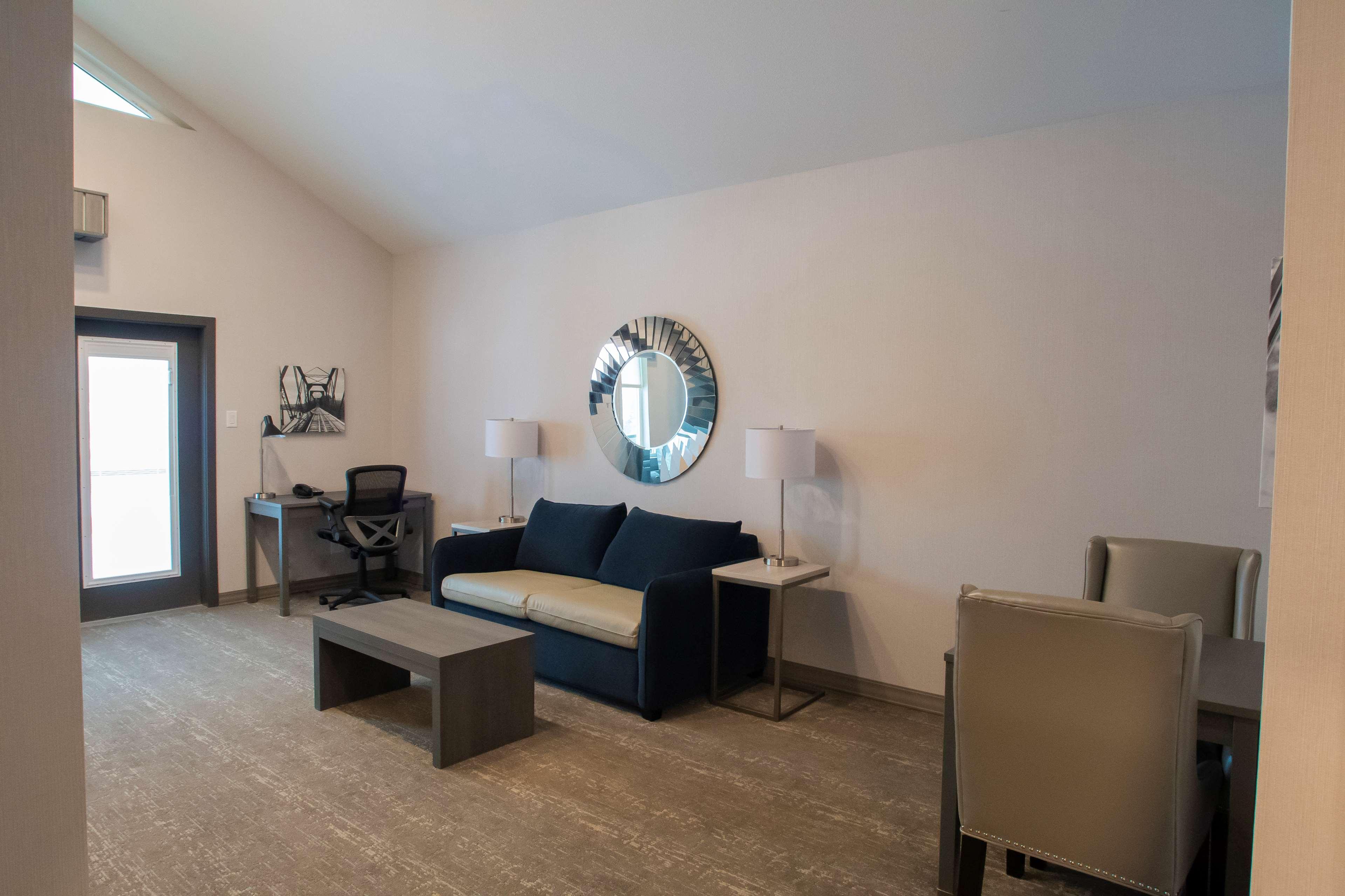 Best Western Inn & Suites Онтарио Екстериор снимка
