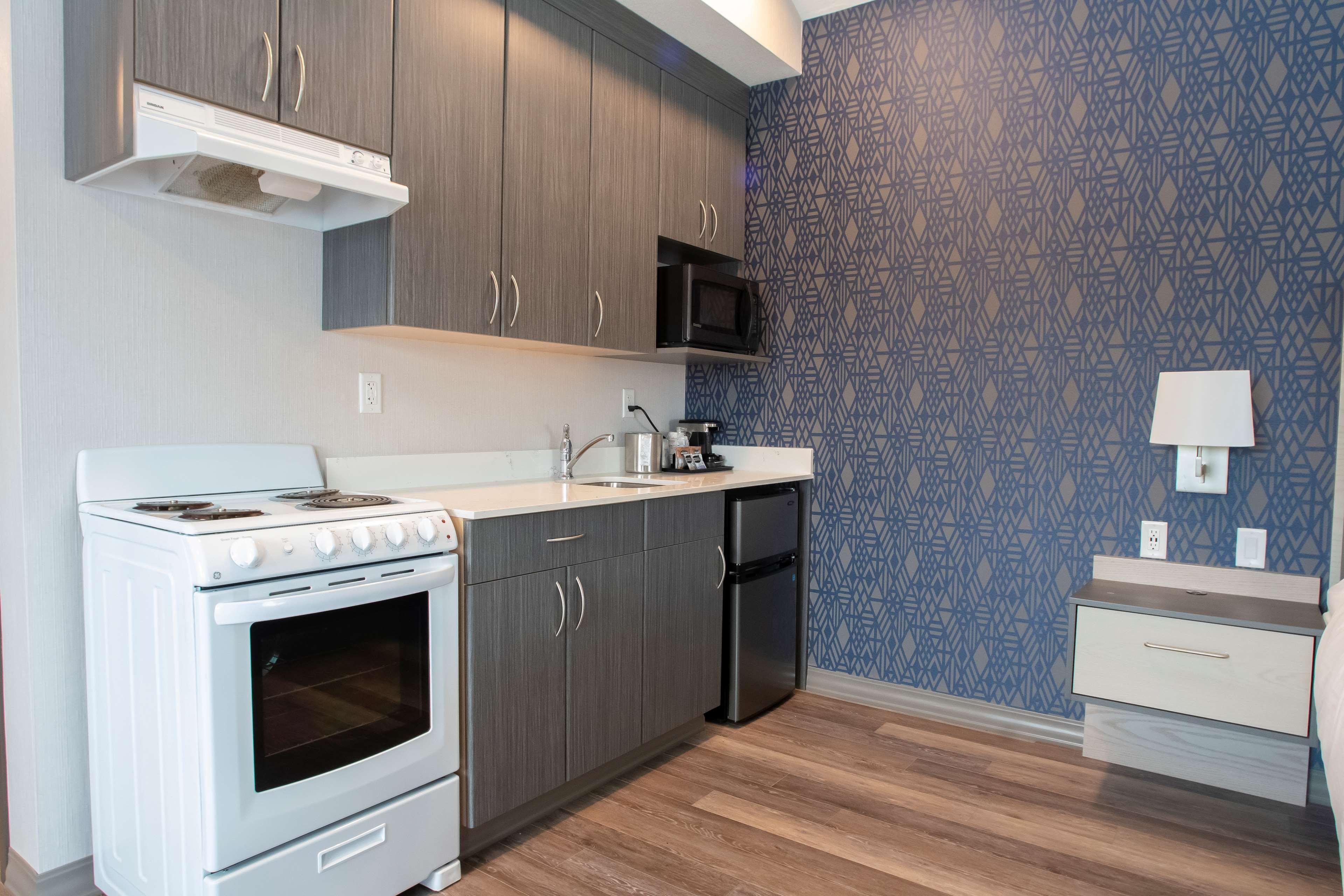 Best Western Inn & Suites Онтарио Екстериор снимка