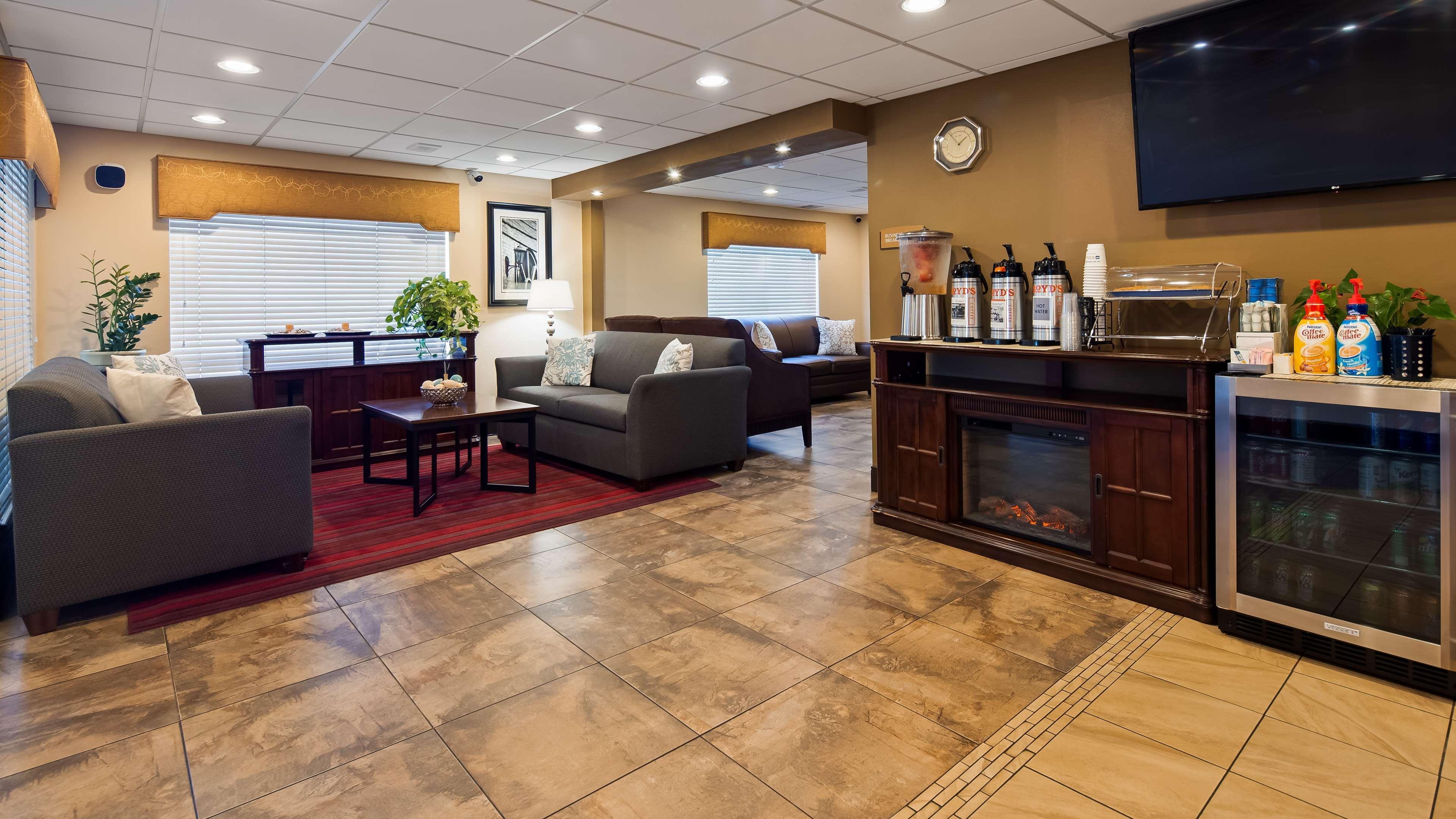 Best Western Inn & Suites Онтарио Екстериор снимка