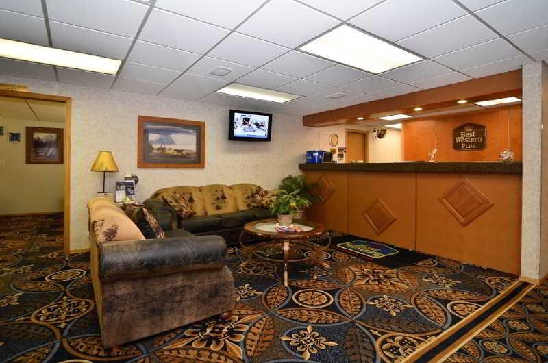 Best Western Inn & Suites Онтарио Интериор снимка