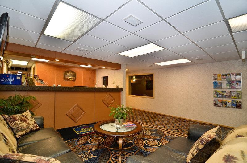 Best Western Inn & Suites Онтарио Интериор снимка